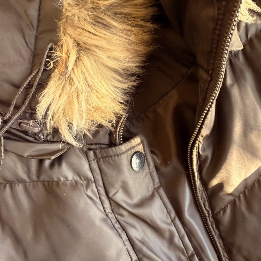 London Fog Down Parka, Fur Hood, Pockets, Inner Wrist Sleeve, M - Picture 4 of 14